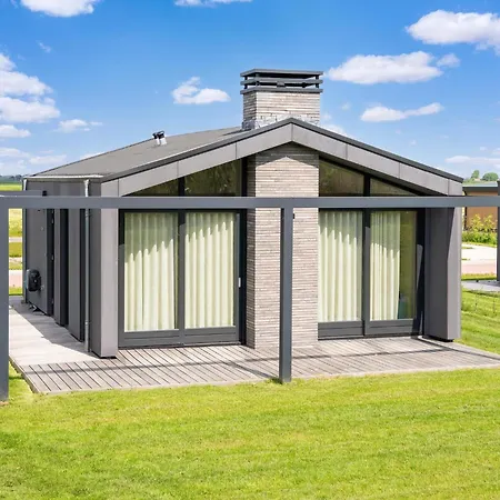 Near Kaag Lakes And Leiden Canals * Oud Ade