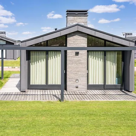 Near Kaag Lakes And Leiden Canals Nyaraló