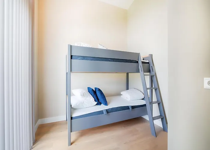 Near Kaag Lakes And Leiden Canals Oud Ade