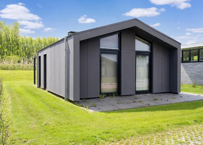 Near Kaag Lakes And Leiden Canals * Oud Ade