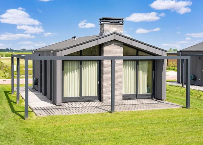 Near Kaag Lakes And Leiden Canals * Oud Ade