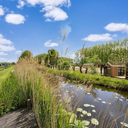 Near Kaag Lakes And Leiden Canals Дом отдыха