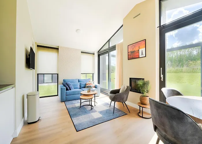 Near Kaag Lakes And Leiden Canals Oud Ade